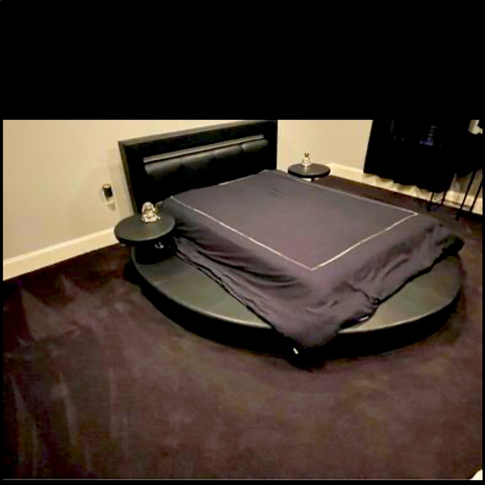 All black round bed